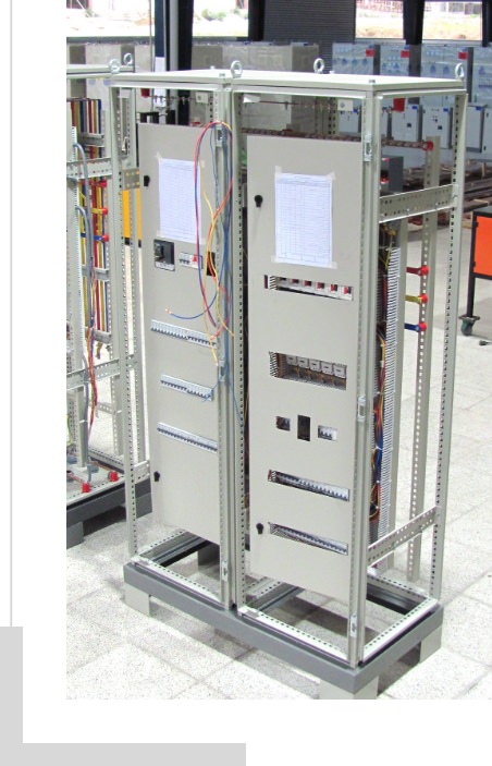 Fabrication de panneaux de contrôle électriques - TechXpert